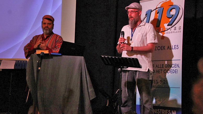 sjavoeot 3 119 Ministries stelt verbonden te zijn met zo'n 100.000 volgers, 'en onze video's worden ongeveer drie miljoen keer per jaar afgespeeld. Dat zijn bemoedigende getallen. Prijs Jah, omdat de statistieken blijven groeien.'