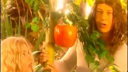 Appel Vandaag een bijzondere muziekvideo bij de Bijbel­gedeelten van deze shabbat, Genesis 1-6: het verhaal van Adam en Eva in de tuin van Eden, en de verleiding door de slang, uitgespeeld en gezongen voor kinderen onder leiding van opa Tuvia.