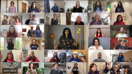 mei koolulam Koolulam is een bekend Israëlisch initiatief, waarbij honderden verschillende personen in een paar uur een lied instuderen en dit gezamenlijk uitvoeren. Nu dat in een zaal even niet kan, wegens het samen­scholings­verbod, maken mobiele telefoons en camera’s het mogelijk. Aan deze internationale Engelstalige uitvoering deden meer dan 5000 mensen uit 66 landen mee. Samen zongen zij driestemmig het lied 'Fix You'.