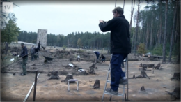 oorlogsarcheologie Het archeologie-artikel van deze week speelt zich niet af in Israël, maar in Europa, waar tijdens de Tweede Wereldoorlog zes miljoen Joden en vele andere 'onge­wenste personen' werden vermoord door het nazi-regime. In Israël wordt dit herdacht tijdens Yom Hashoah, de dag van de catastrofe, die voluit 'Gedenk­dag voor de Catastrofe en Heldendom' heet, indachtig het Joodse verzet. Dit jaar valt deze gedenk­dag op 28 april.