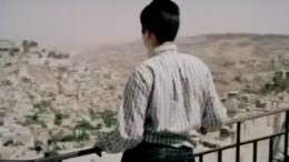 youraise Woensdag 26 april was het in Israël Yom Shoa, de dag waarop de vernietiging van zes miljoen Joden tijdens de Tweede Wereldoorlog wordt herdacht. Een indruk­wek­ken­de video verbindt het gedicht 'Voetstappen in het zand' en het lied 'You Raise Me Up' met de Shoa.