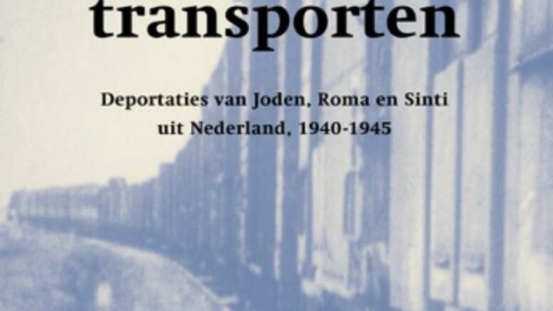 856x1200 e1690190537134 Hij beschrijft de treindeportaties vanuit Nederland in 17 hoofdstukken en sluit af met een Nawoord. De langste hoofdstukken gaan over de valse Duitse berichtgeving over wat ze met de gedeporteerden van plan waren, het verloop van een treintransport en het verloop van het aantal gedeporteerden over de bezettingstijd (H8, 10-11).