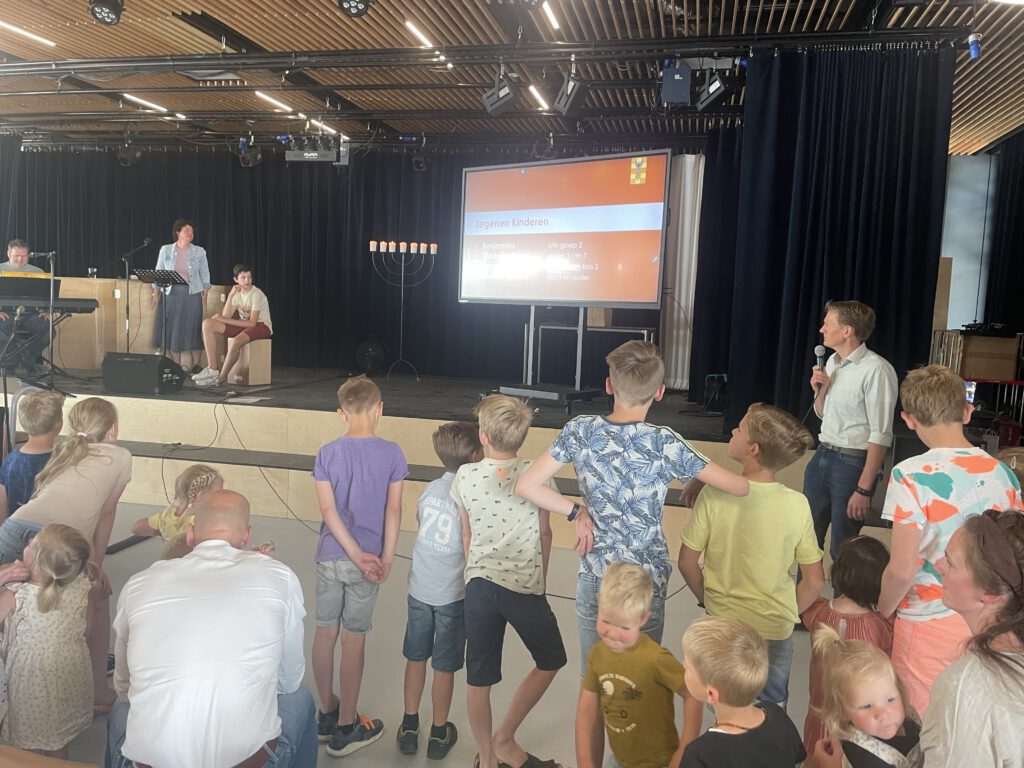 IMG 2122 In deze reeks reportages wordt een aantal Messiaanse gemeenten bezocht. Hiermee wordt de drempel om een (nieuwe) Messiaanse gemeente te bezoeken kleiner. Ook vergroot dit het onderling begrip en daarmee de eenheid binnen Messias' lichaam. Dit keer: Messiaanse gemeente Gouda (Zuid-Holland). 