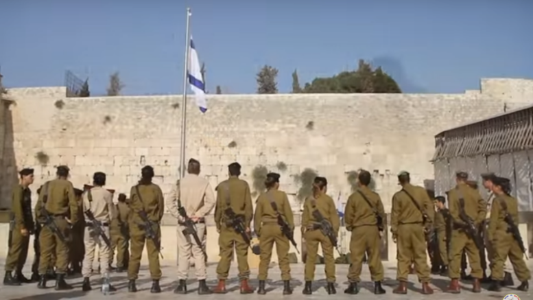 GiborMilchama In aansluiting bij de Shabbatslezingen van deze week, zingt Elichanah Elia het lied Gibor Milchama, met verzen uit psalm 24, waarin de Heer 'Geweldig in de strijd' wordt genoemd, en Jesaja 54:14-17, waarin God Israël zijn bescherming belooft.