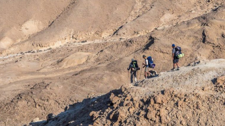 Ramonkrater De Israel National Trail, die Israël van noord naar zuid doorkruist, is ruim 1000 km lang, en brengt je naar gebieden in het noorden en zuiden waar de twaalf verspieders nooit zijn geweest. Hij is speciaal opgezet voor wandelaars die het Heilige Land te voet willen ontdekken.