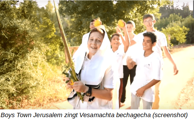 BoysTownJerusalemSoekot 'Verblijd u op uw feest', droeg Moses de Israëlieten op, 'daarom moet u werkelijk blij zijn'. Driemaal per jaar werden zij opgeroepen om in Jerusalem God te danken en feest te vieren. Daarvan zingen de jongens van Boys Town Jerusalem.