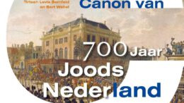 1200x1195 e1699269249296 Het boek toont wat iedereen zou moeten weten over de Joodse geschiedenis in de Nederlanden. Dit is kort (circa 400 woorden per venster) en toegankelijk beschreven. Achter elkaar gelezen is het een lopend verhaal. Daarmee vult het boek een ‘gat’ naast de uitgebreide wetenschappelijke naslagwerken.