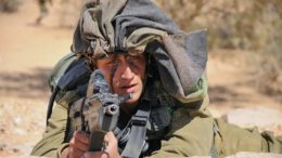 IDF soldaat schieten Lees deze Engelstalige Bijbelstudie waarin de Gaza-oorlog sterk genoemd lijkt - of lees de vertaling (Google Translate).