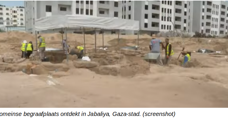 Jabaliya Bij het grondwerk voor een nieuwbouwproject in de wijk Jabaliya in Gaza-stad ontdekten arbeiders in september nog vier graven van een Romeinse begraafplaats van 2000 jaar oud. Tot nu toe zijn 134 graven, de meeste met skeletten, en twee loden sarcofagen opgegraven.