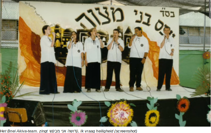 heiligheid Voordat Moses de Tien Geboden ontvangt, geeft de Heer het volk Israël zijn bestemming aan: 'een koninkrijk van priesters en een heilig volk', ten dienst van heel de aarde. Over heiligheid gaat ook dit lied.