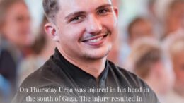 Urija Bayer annoucement IDF sergeant-majoor Urija Bayer is de tweede Messiaanse Jood die stief in de Gaza-oorlog. Hij was lid van een speciale eenheid en was een evangelische christen die ervoor koos in dienst te gaan. Zijn grootouders verhuisden naar Israël om overlevenden van de Holocaust te helpen.