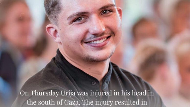 Urija Bayer annoucement IDF sergeant-majoor Urija Bayer is de tweede Messiaanse Jood die stief in de Gaza-oorlog. Hij was lid van een speciale eenheid en was een evangelische christen die ervoor koos in dienst te gaan. Zijn grootouders verhuisden naar Israël om overlevenden van de Holocaust te helpen.