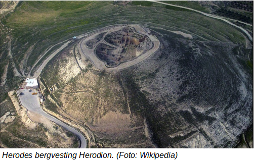 Herodion 'Wie het Herodium bezoekt, treedt daarmee in de sporen van koningen en rebellen en ervaart een geschiedenis van macht, luxe en intriges', schrijft de Israëlische Nationale Parken Autoriteit op zijn website.
