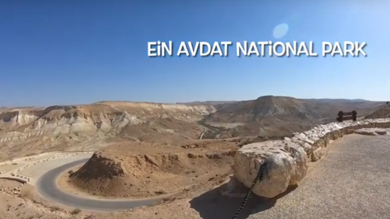 Ein Avdat National Park Terwijl we vorige week de gerestaureerde restanten van de oude plaats Avdat bekeken, bezoeken we nu het natuurpark Ein Avdat, een oase met een waterval en een canyon of kloof in het hart van de Negev woestijn, ten zuiden van kibboets Sde Boker.