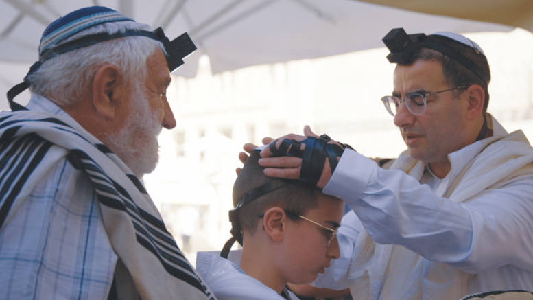 In de voetsporen van de Rabbi cover e1724668978618 Wat betekent het eigenlijk om de Here Jezus te volgen? Hoe deed de apostel Petrus dat? Wilkin van de Kamp bespreekt dat in een tv-serie ‘In de voetsporen van de Rabbi’ opgenomen in de Staat Israël. Hierbij is een werkboek uitgegeven. Hoe is dit werkboek opgezet?