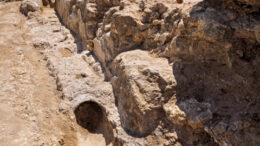 Jeruzalems Lage Aquaduct IAA Hoe kwamen de inwoners van de groeiende stad Jeruzalem aan water? Toen het opvangen van regenwater van de daken, en dit bewaren in ondergrondse cisternsn niet voldoende opleverde, voerden twee aquaducts van veraf water aan.