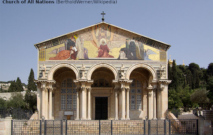churchofthenations front1 De Olijfberg, aan de oostkant van Jerusalem, biedt een prachtig panorama over de tempelberg en de Oude Stad van Jeruzalem. Vooraan zie je de trappen naar de Gouden Poort en het Tempelplein met de Rotskoepel en de Al Aqsa-moskee.