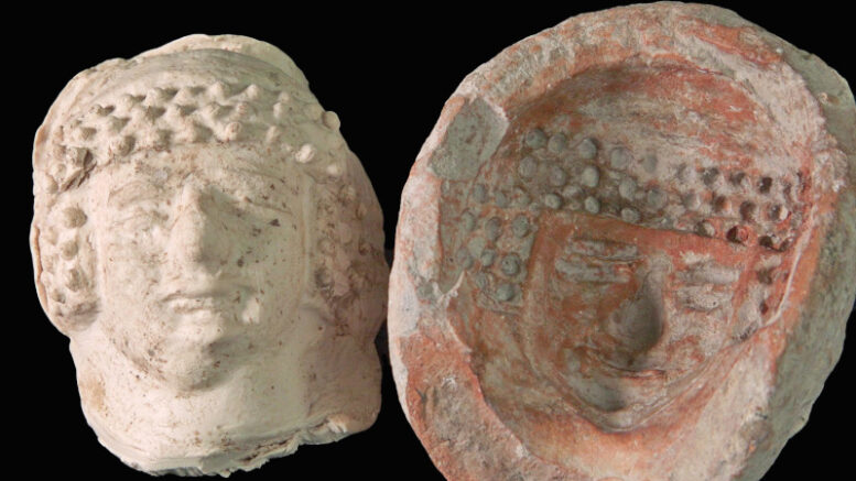 Mal en kleifiguur Archeologen hebben in Jeruzalem de eerste bekende mal ontdekt die werd gebruikt voor de vervaardiging van vrouwenfiguurtjes, daterend uit de tijd van de Eerste Tempel. Dit toont aan dat de voorwerpen bijna 2.600 jaar geleden in de stad zijn vervaardigd.